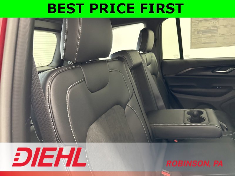 New 2025 Jeep Grand Cherokee Altitude image 12