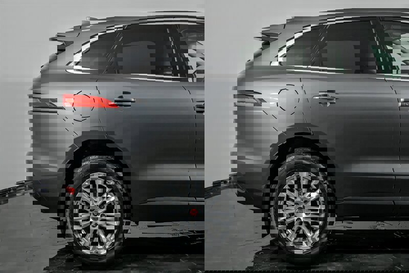 Used 2017 Jaguar F-PACE Prestige image 11