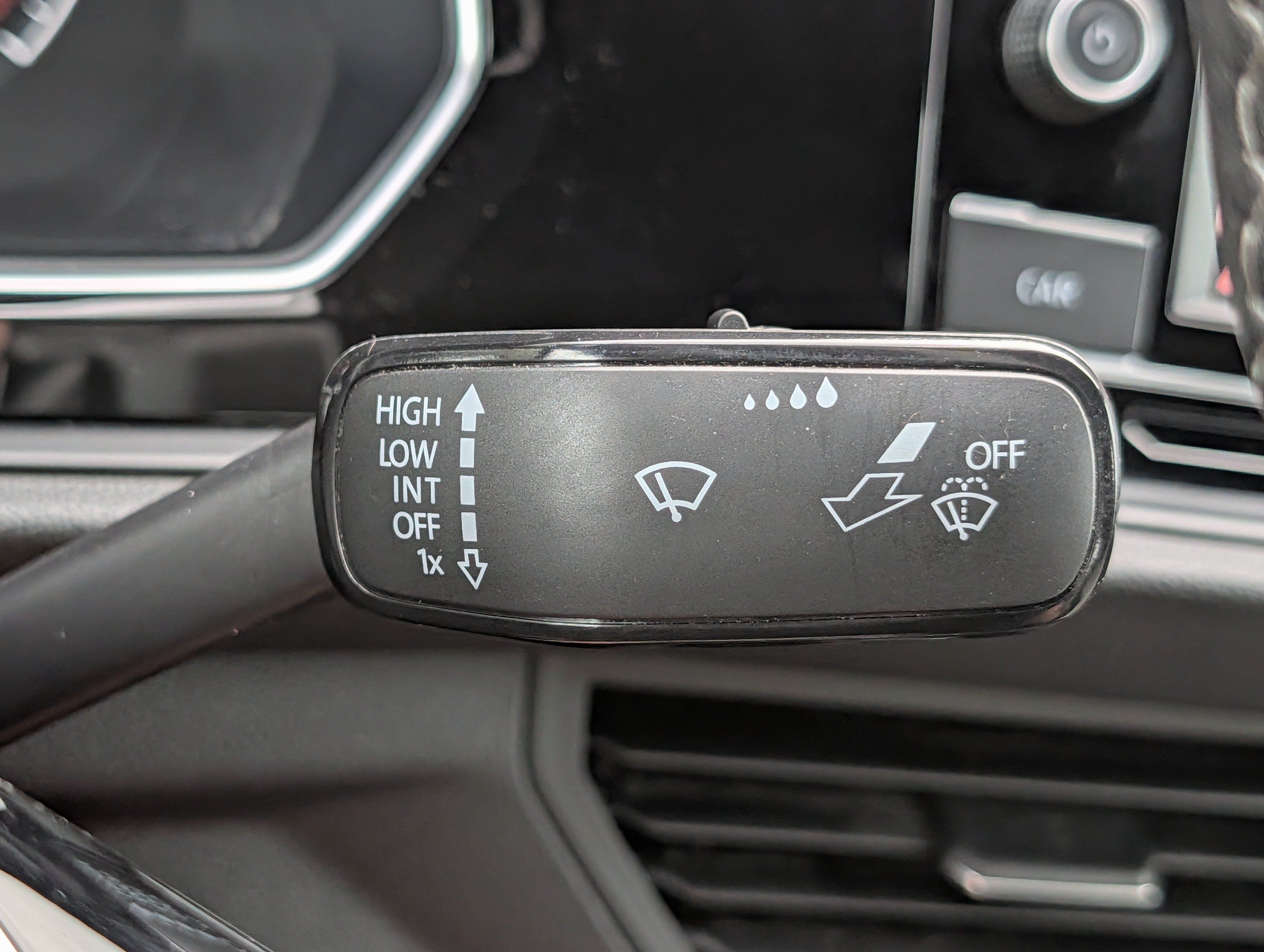 Used 2019 Volkswagen Jetta R-Line FWD image 31
