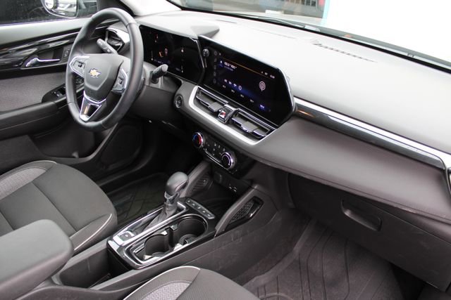 Used 2024 Chevrolet TrailBlazer LT w/ LT Cold Weather Package image 17
