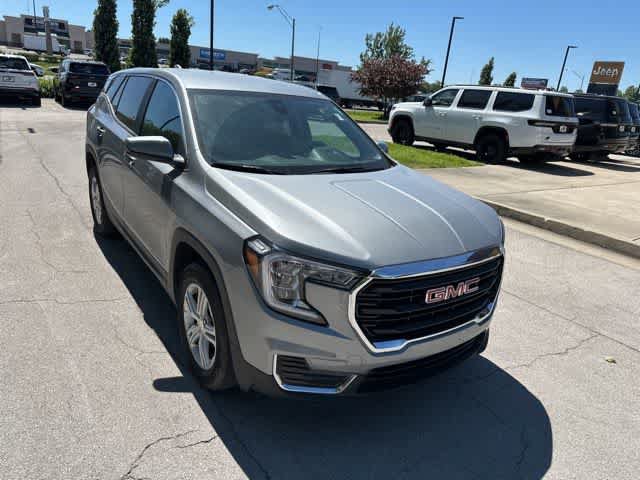 Used 2024 GMC Terrain SLE AWD/4WD image 23