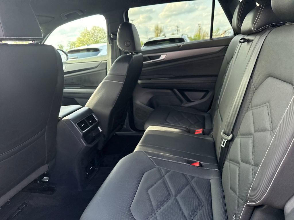 Used 2025 Volkswagen Atlas Cross Sport SE image 29
