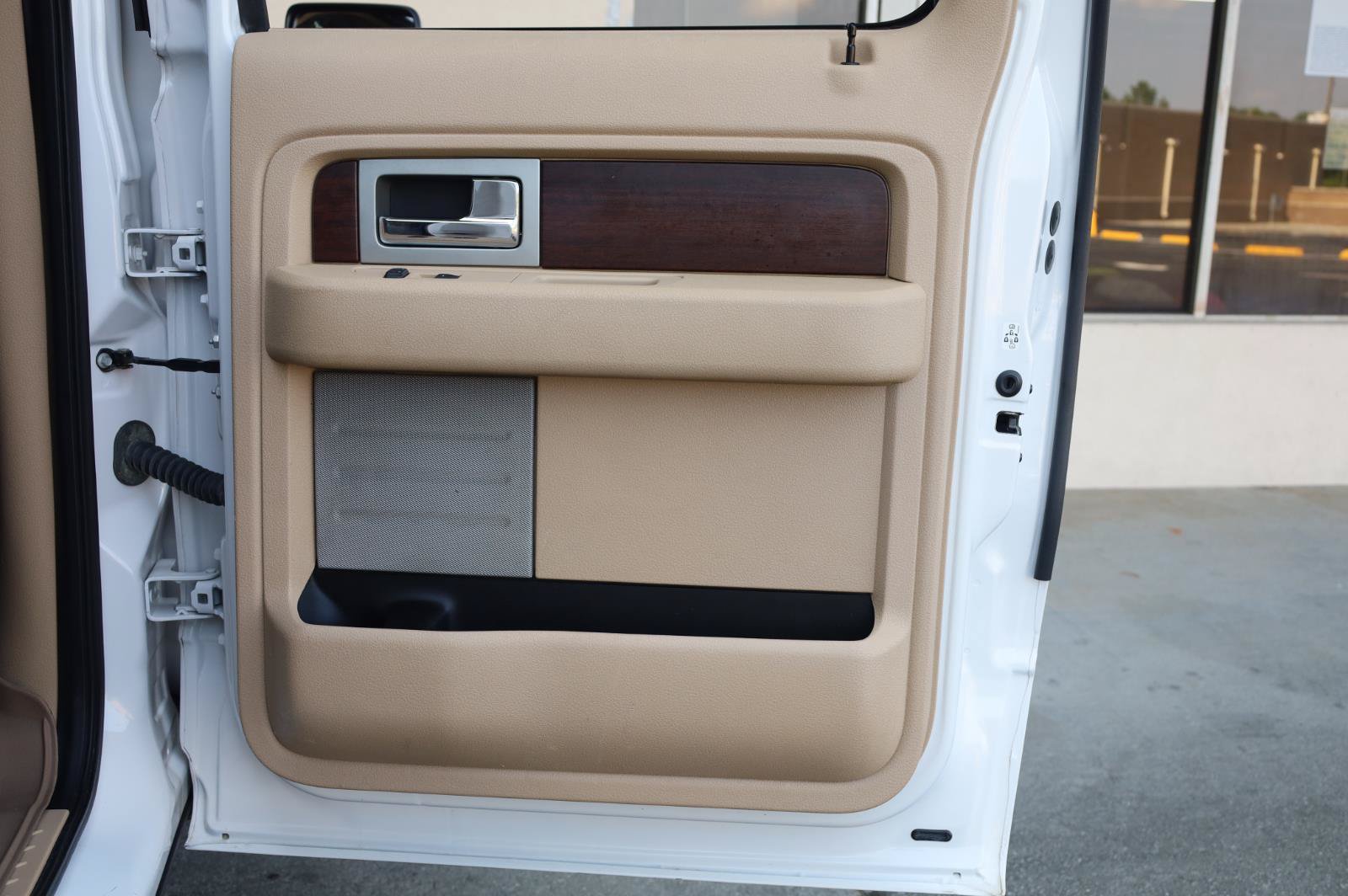 Used 2014 Ford F150 King Ranch w/ King Ranch Luxury Package AWD/4WD image 19