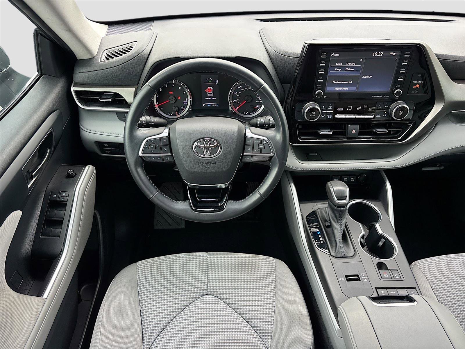 Used 2021 Toyota Highlander LE image 23