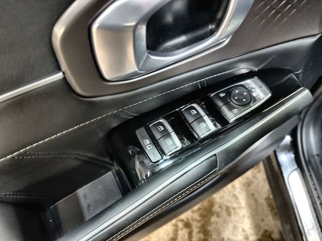 Used 2025 Kia Sorento SX Prestige w/ Olive Brown Leather Package image 17