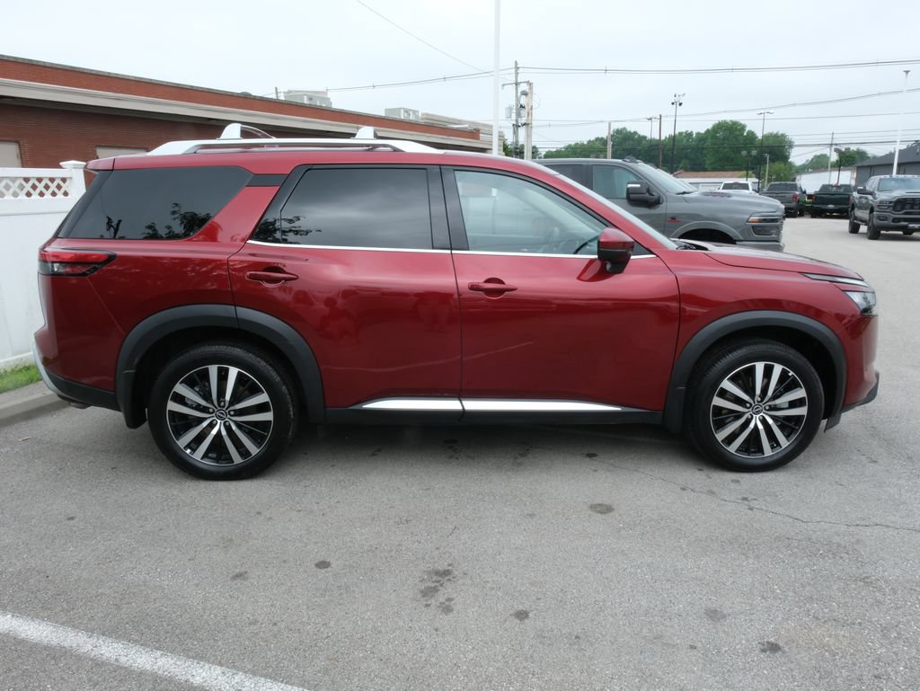 Used 2025 Nissan Pathfinder Platinum AWD/4WD image 2