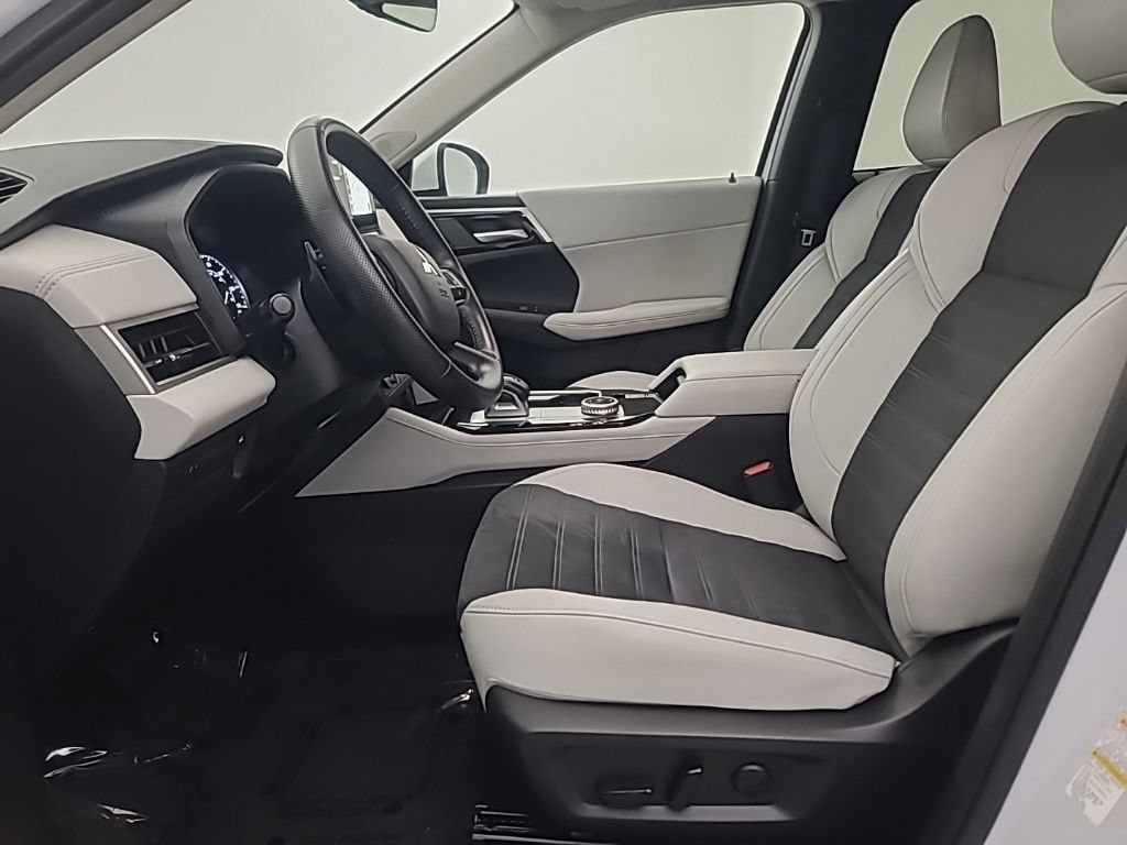 Used 2025 Mitsubishi Outlander SE AWD/4WD image 26
