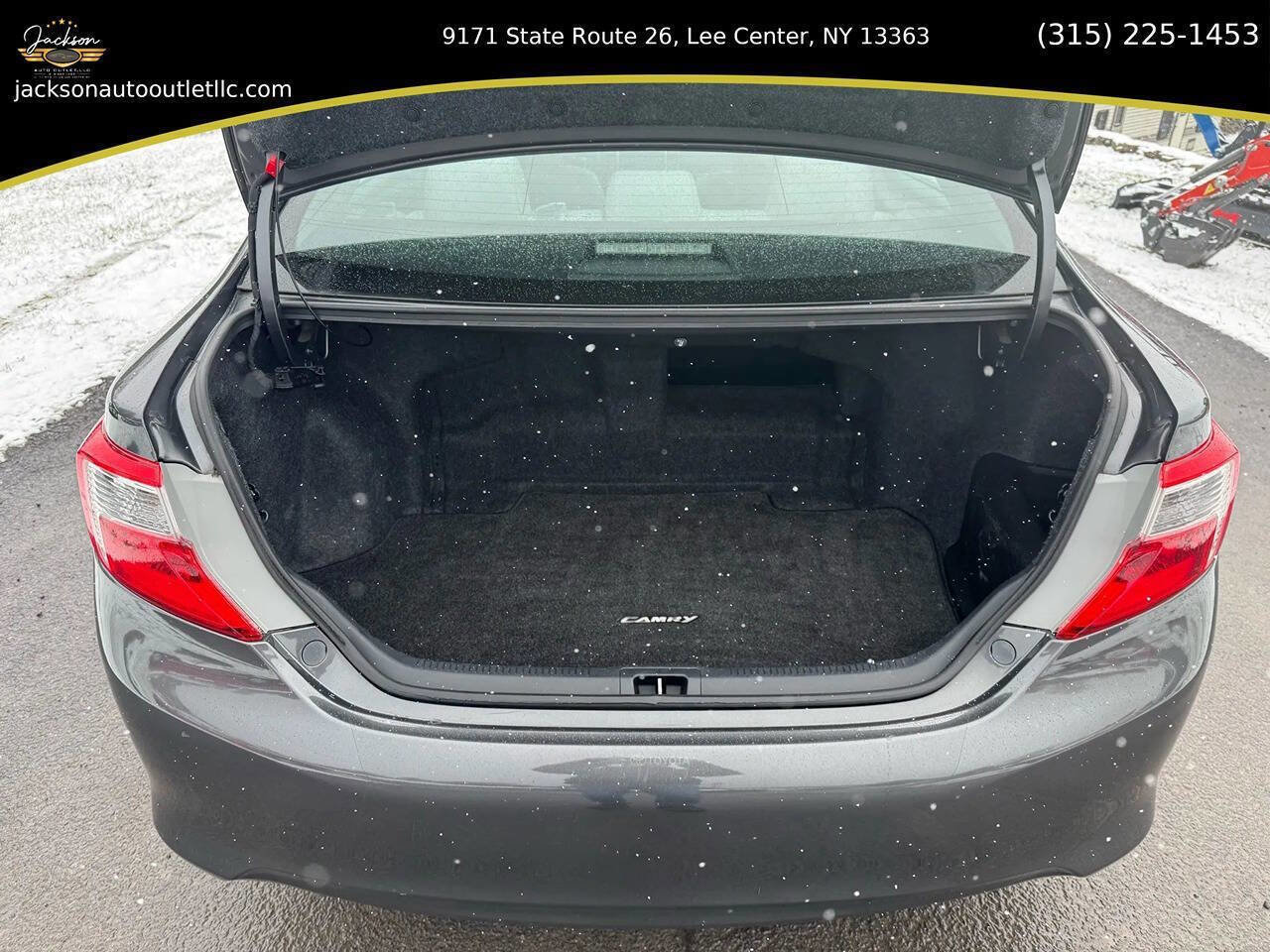 Used 2012 Toyota Camry LE image 18