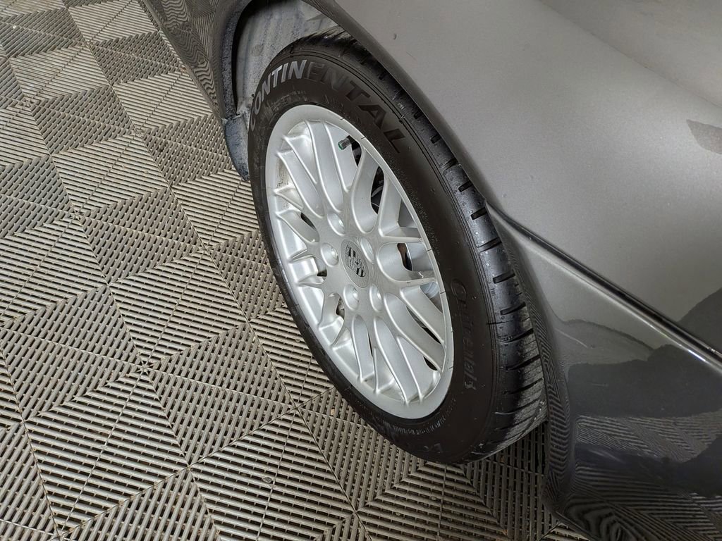 Used 2001 Porsche Boxster RWD image 13