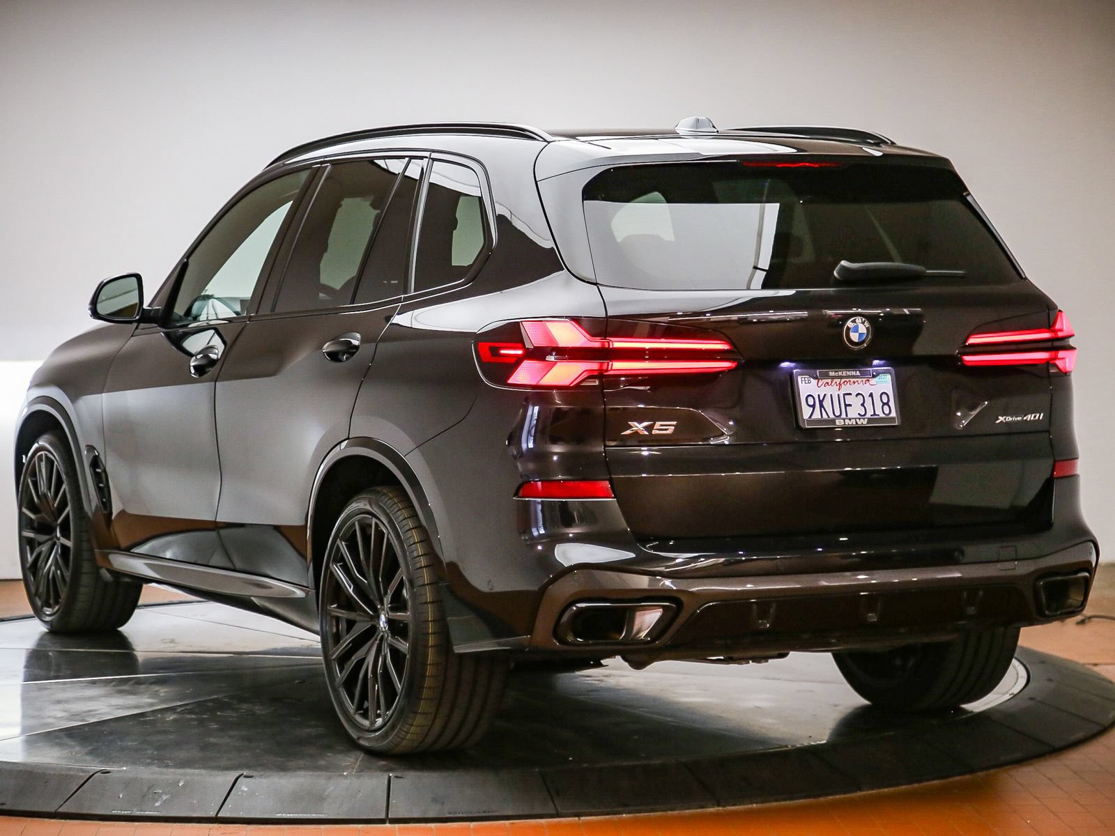 Used 2024 BMW X5 xDrive40i w/ M Sport Package AWD/4WD image 2