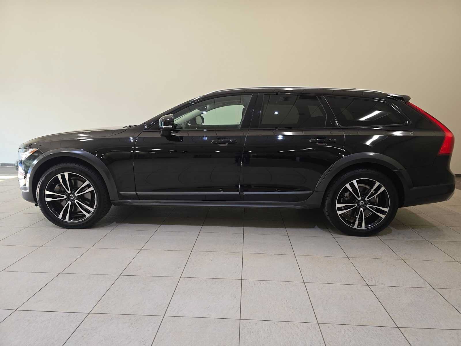 Used 2019 Volvo V90 T5 Cross Country AWD/4WD image 3