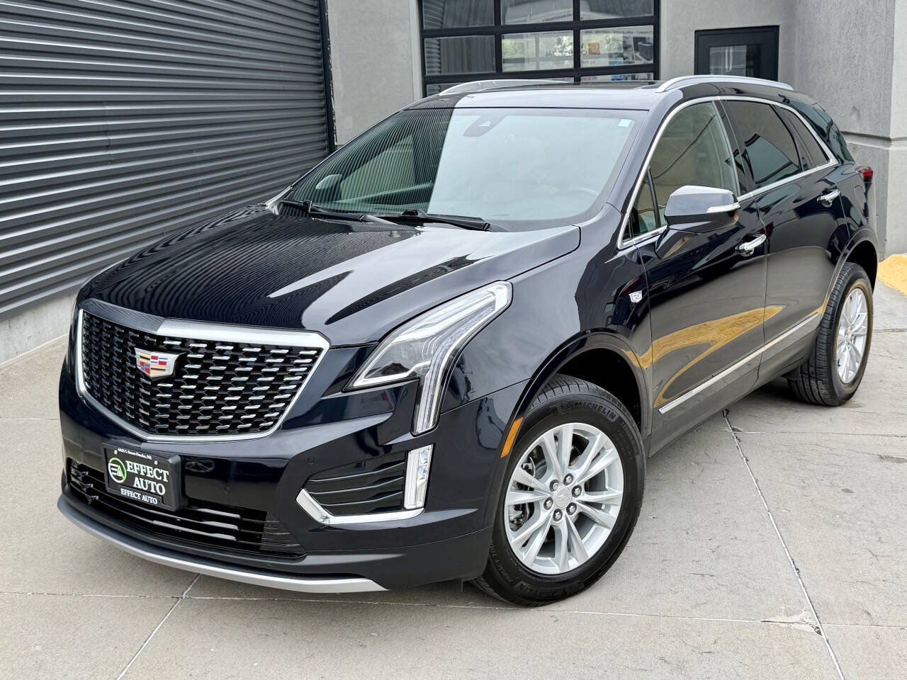 Used 2021 Cadillac XT5 Premium Luxury AWD/4WD image 2