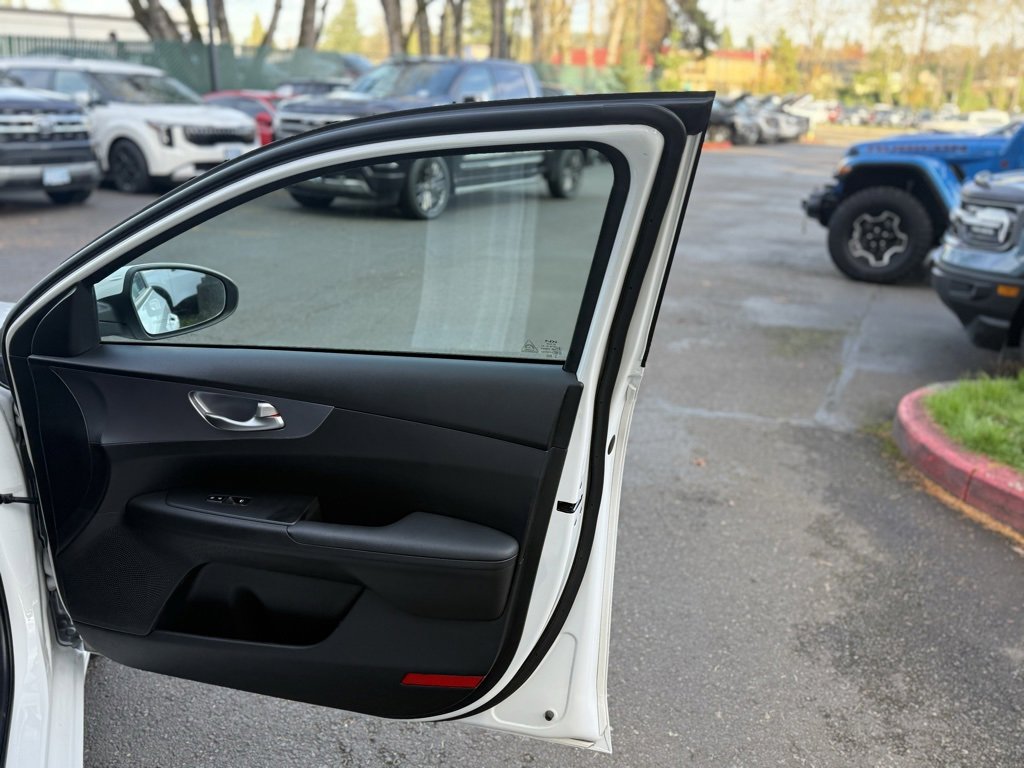 Used 2022 Kia Forte LXS image 16