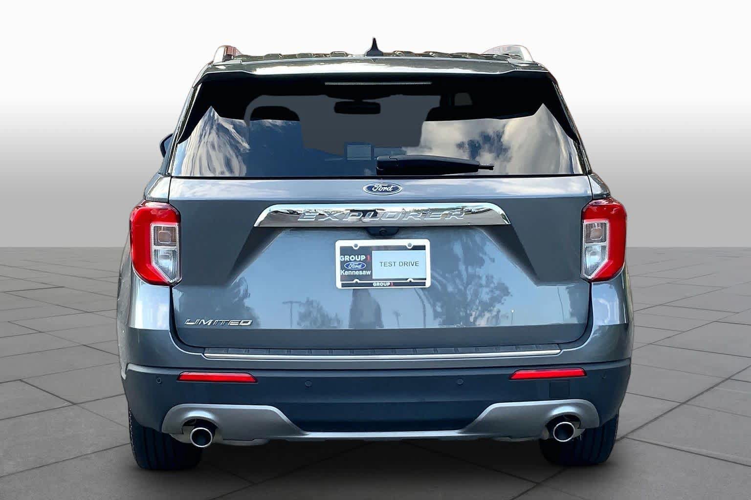 Used 2023 Ford Explorer Limited w/ Limited Technology Package RWD image 5