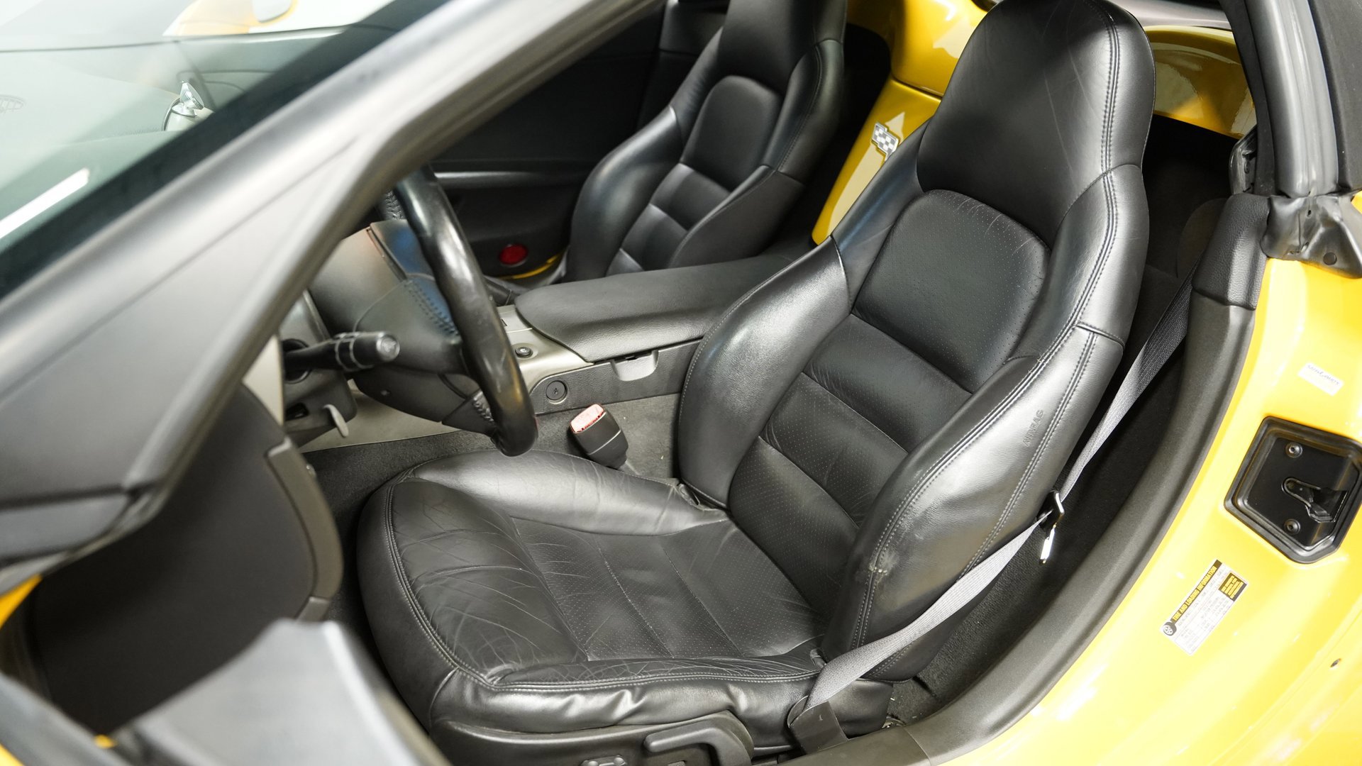 Used 2005 Chevrolet Corvette Convertible w/ Performance Handling Package image 33