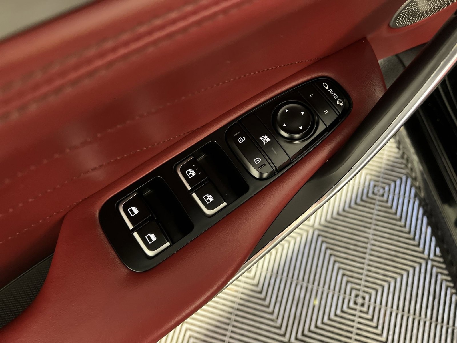 Used 2023 Kia Stinger GT2 w/ Red Interior Color Package image 15