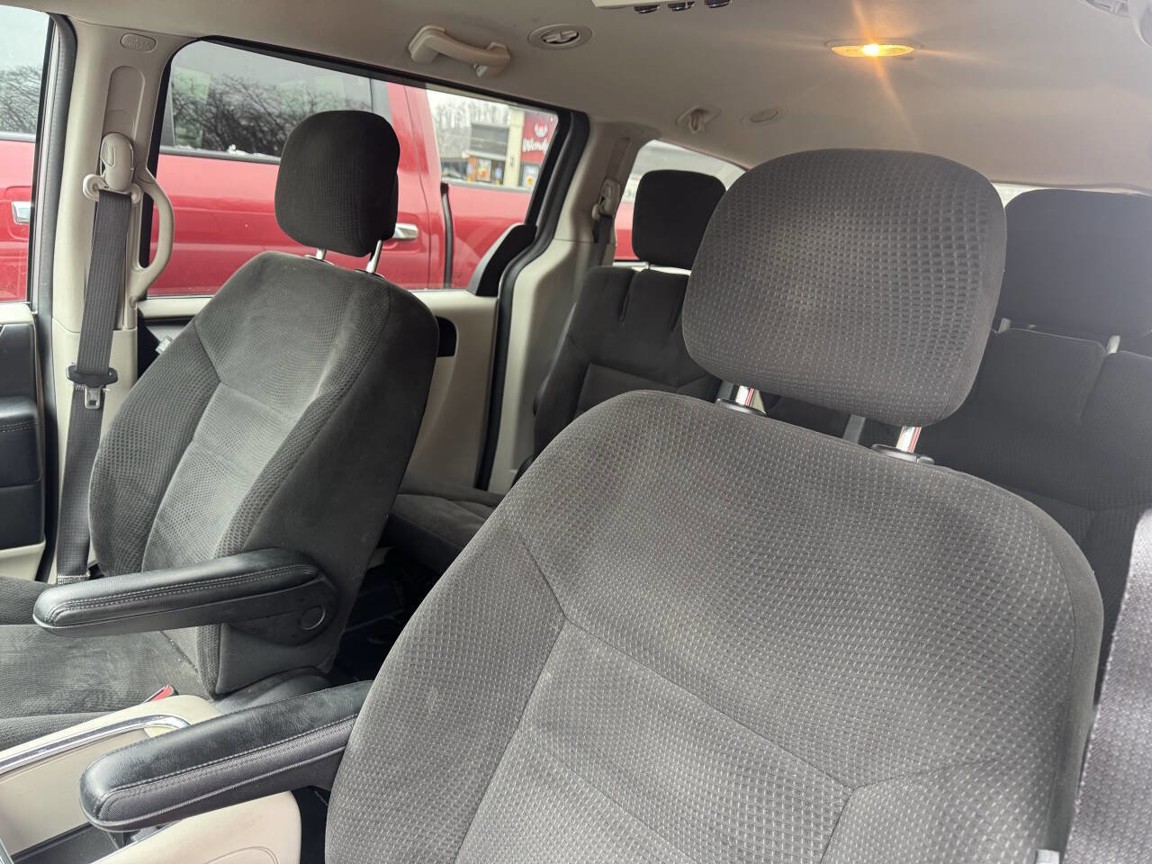 Used 2016 Dodge Grand Caravan SXT w/ Rear Park Assist Package FWD image 15