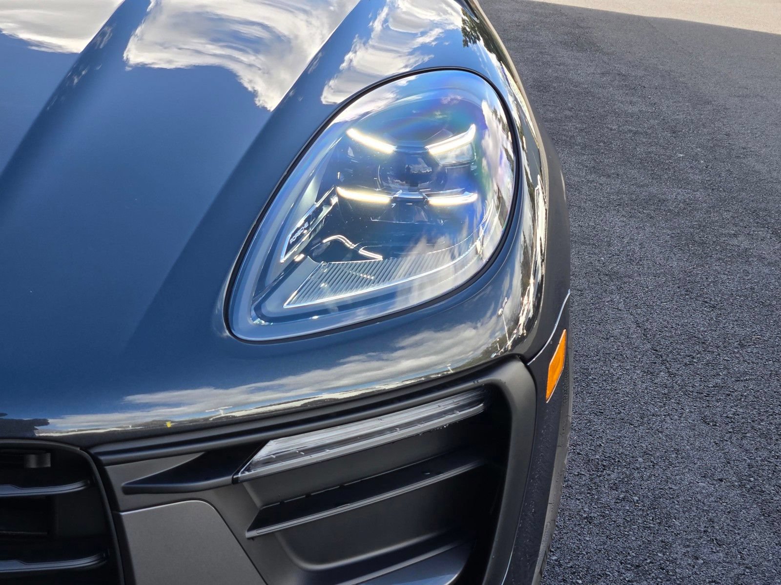 New 2026 Porsche Macan Turbo AWD/4WD image 12