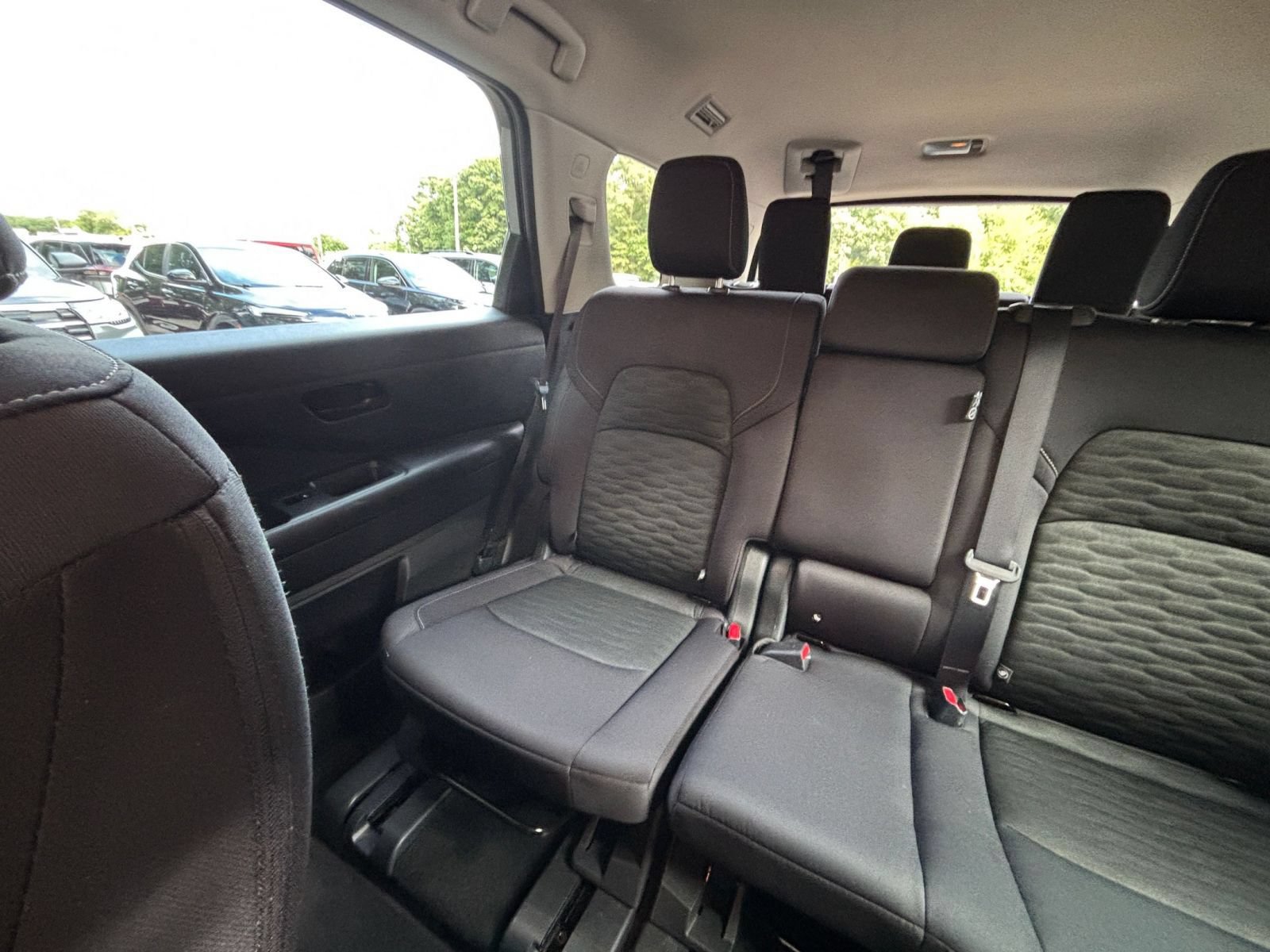 Used 2025 Nissan Pathfinder SV AWD/4WD image 41