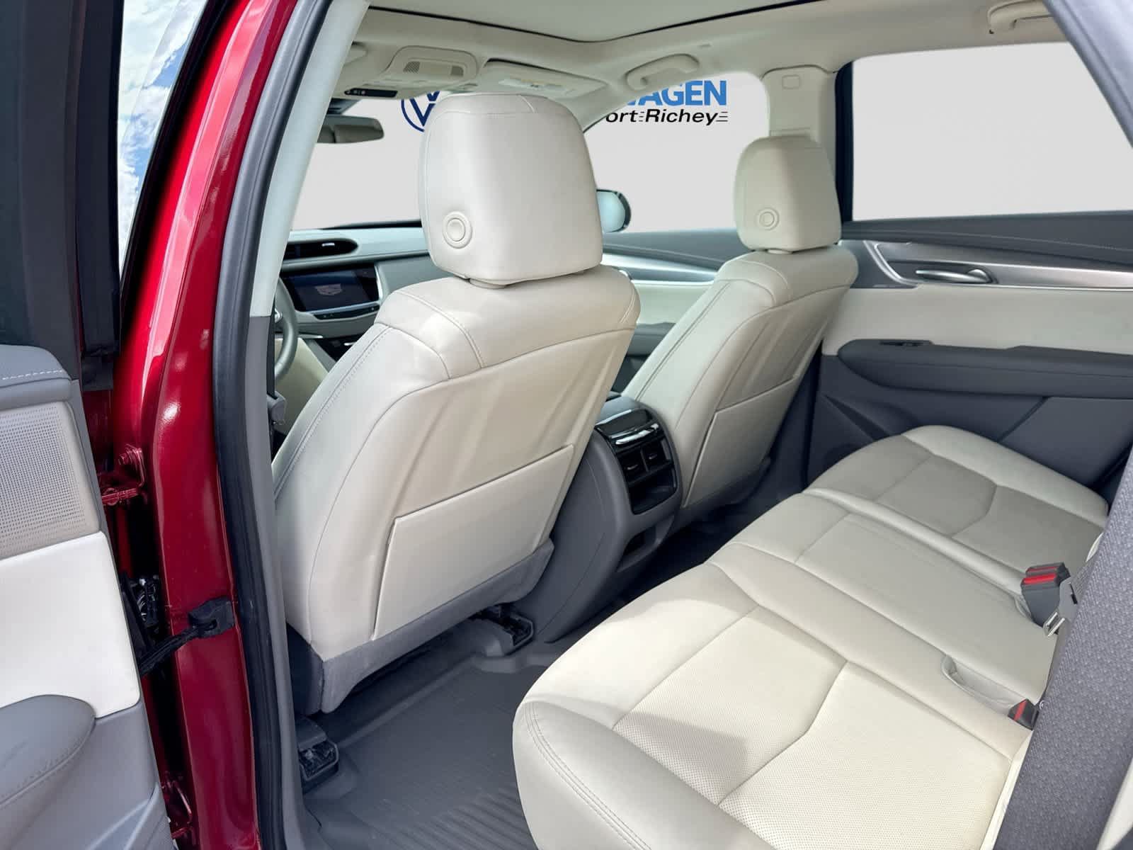 Used 2025 Cadillac XT5 Premium Luxury w/ LPO, Floor Liner Package AWD/4WD image 24