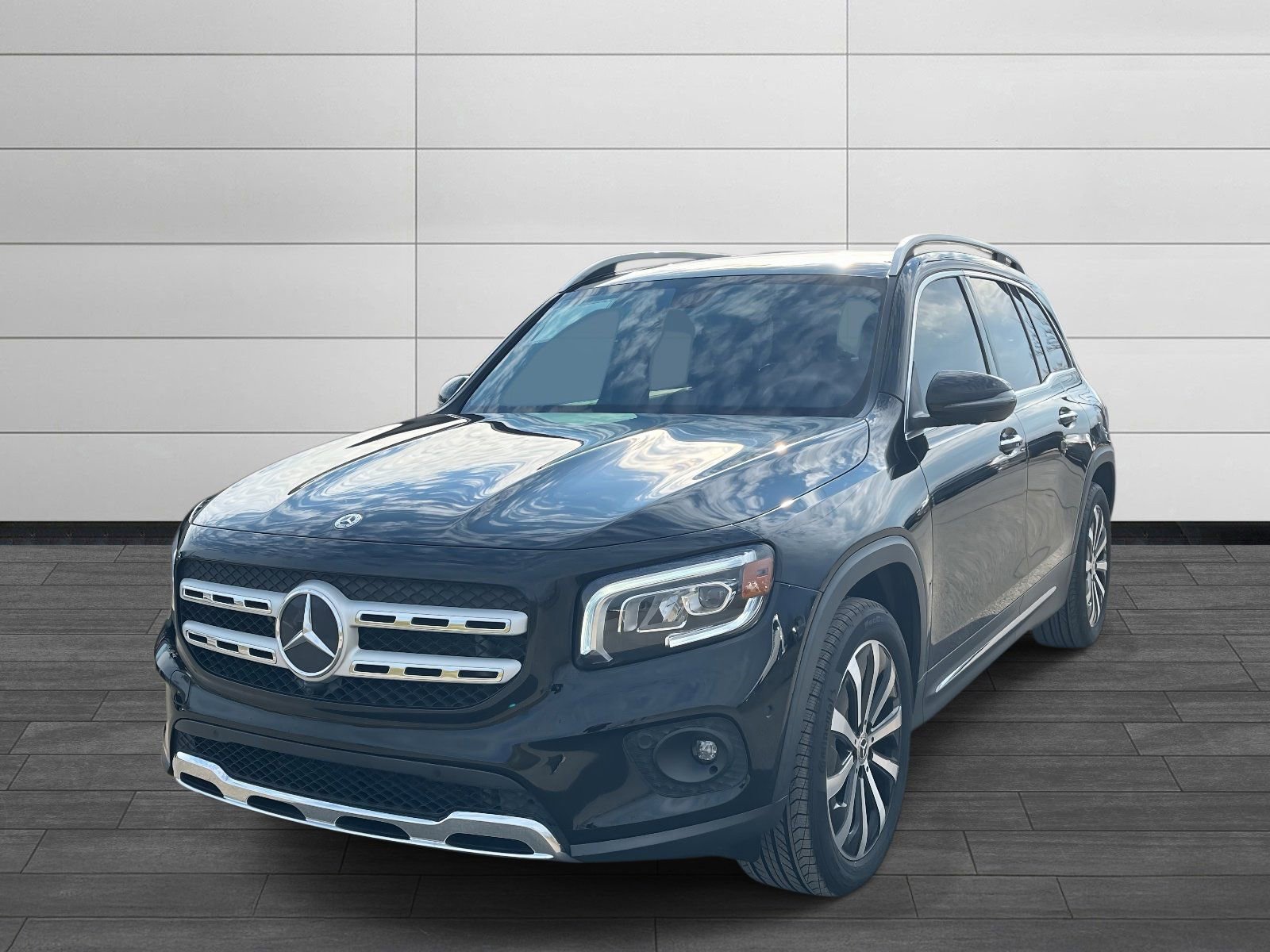 Used 2021 Mercedes-Benz GLB 250 w/ Premium Package image 6