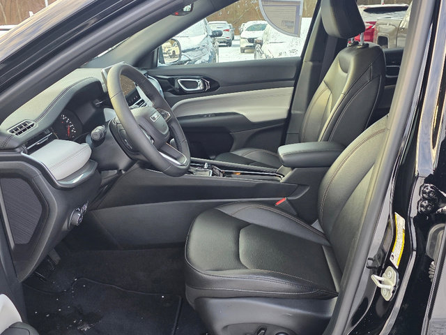 Certified 2024 Jeep Compass Limited image 28