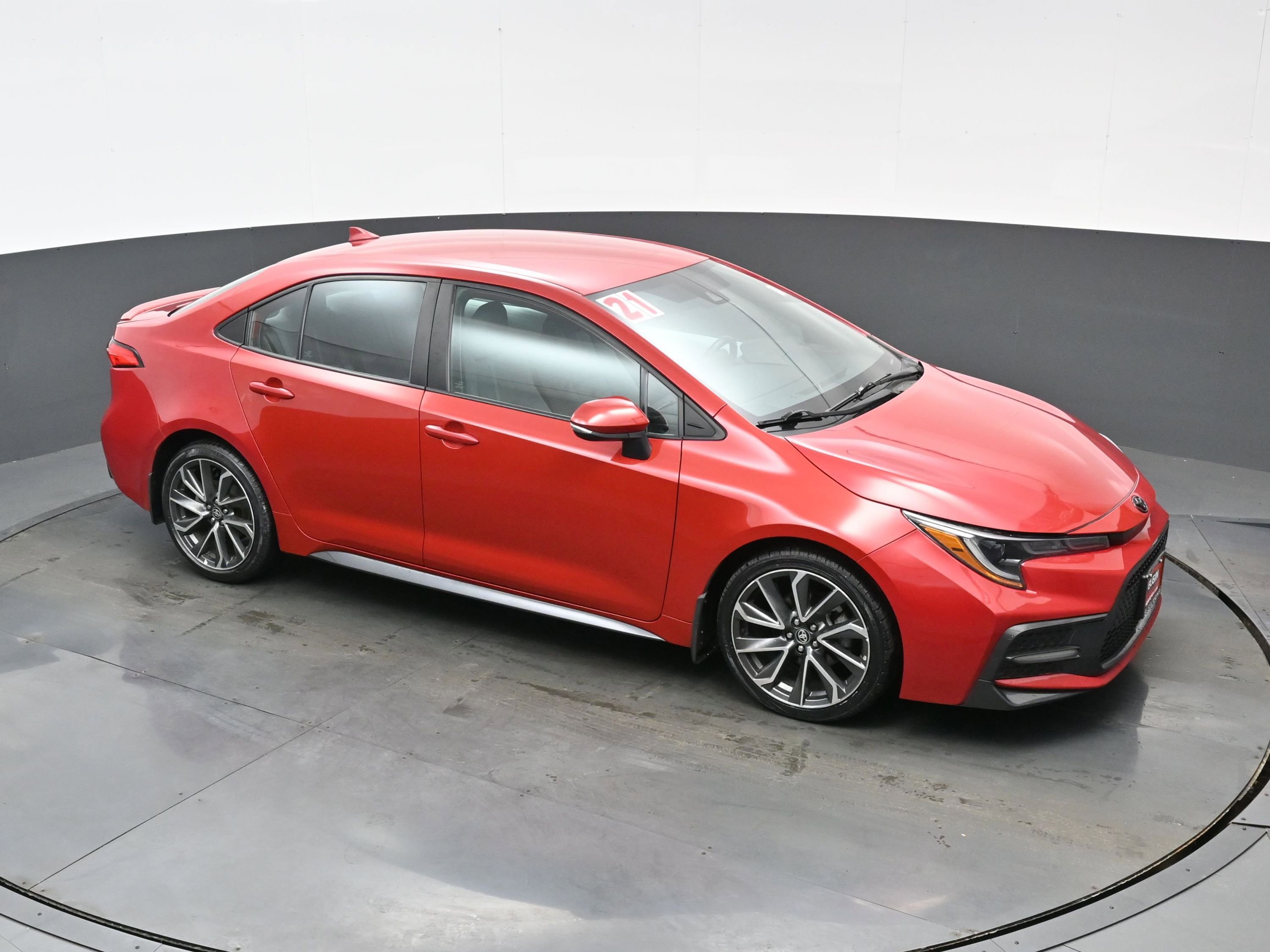 Used 2021 Toyota Corolla SE w/ Carpet Mat Package (TMS) image 31