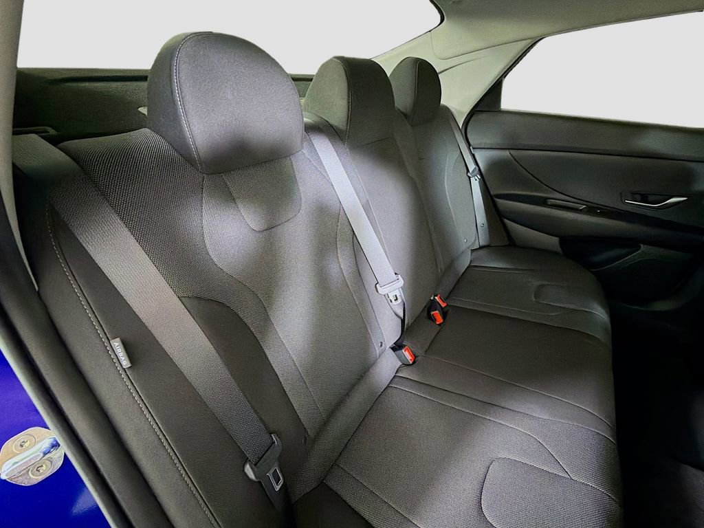 Used 2025 Hyundai Elantra SE FWD image 25