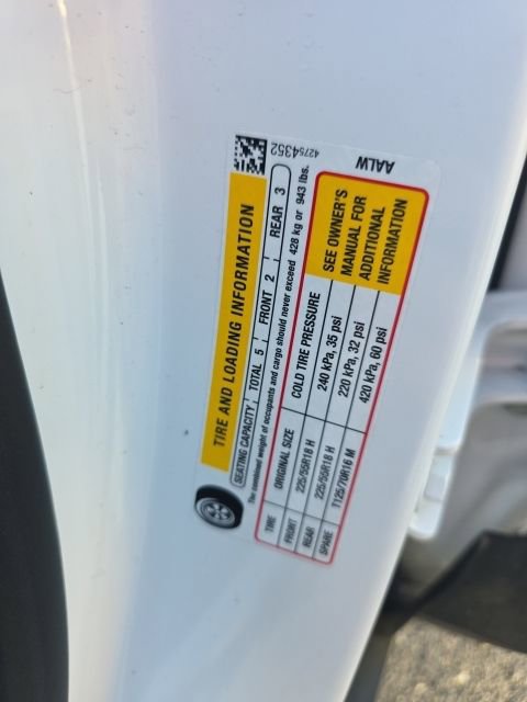 Used 2024 Chevrolet Trax RS image 28