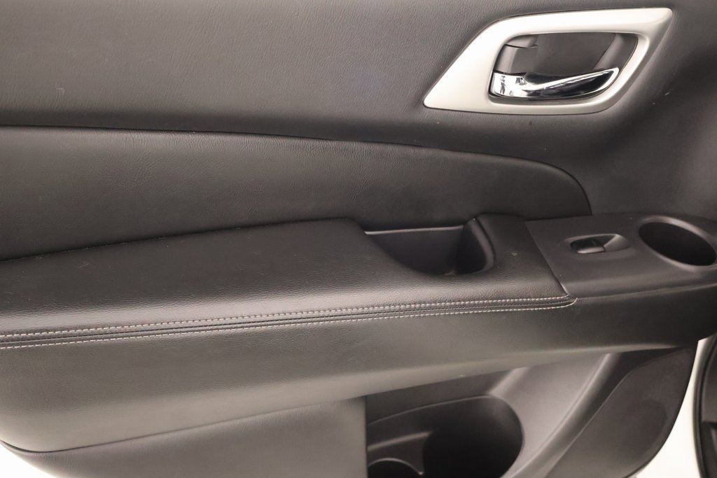 Used 2019 Nissan Pathfinder Platinum image 20