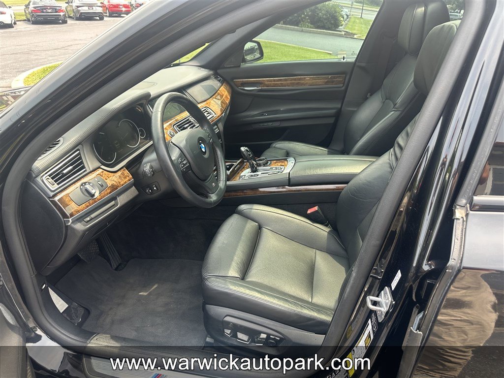 Used 2014 BMW 750Li xDrive w/ Executive Package image 3