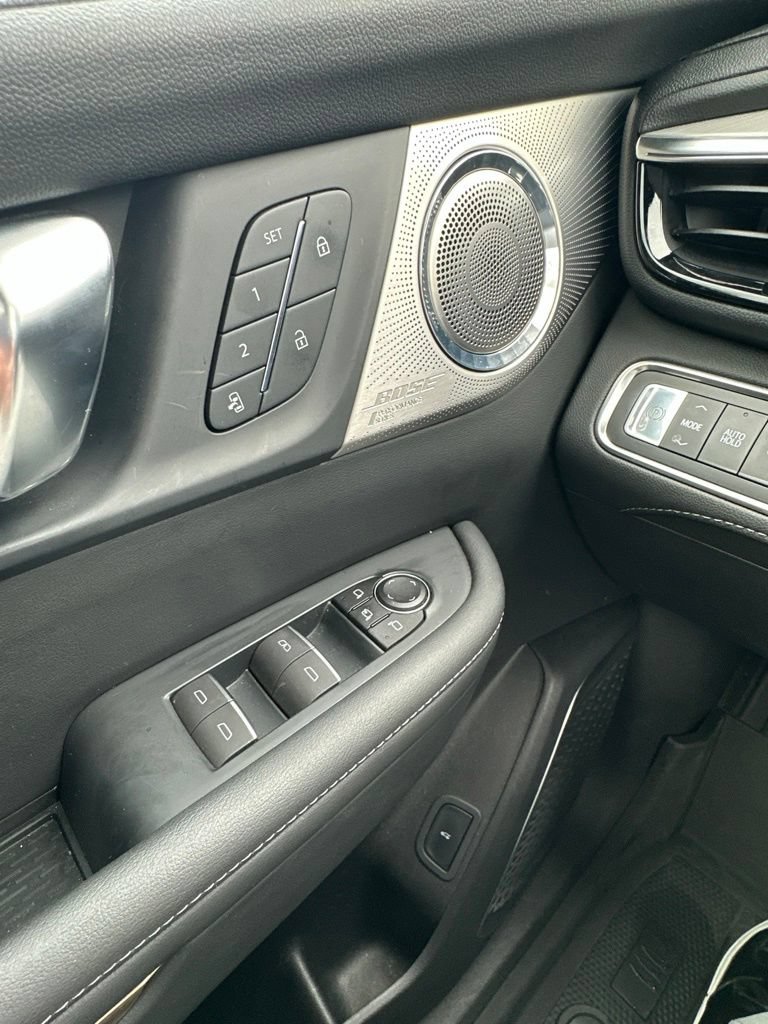 Used 2025 Buick Enclave Avenir w/ LPO, Floor Liner Package FWD image 18