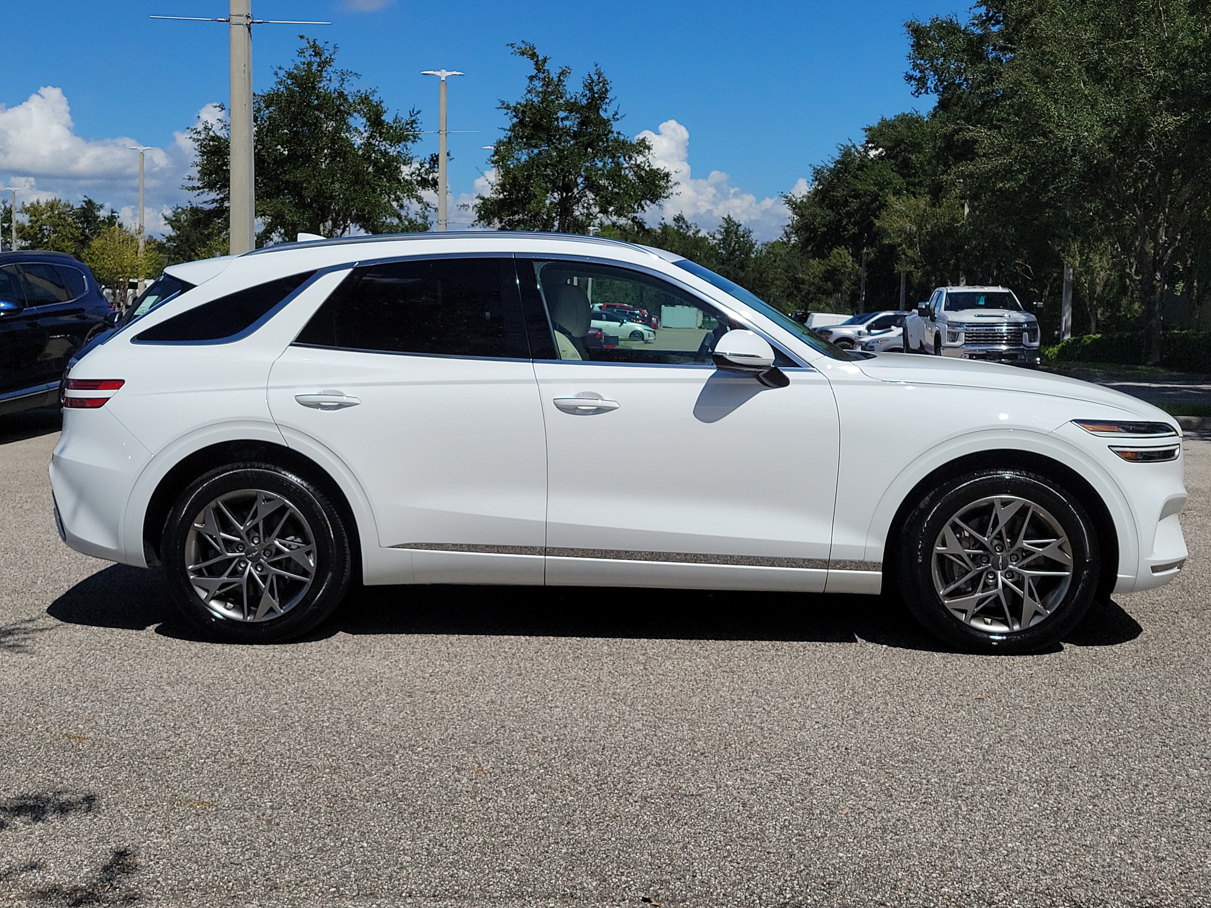 Used 2025 Genesis GV70 2.5T w/ Select Package AWD/4WD image 4