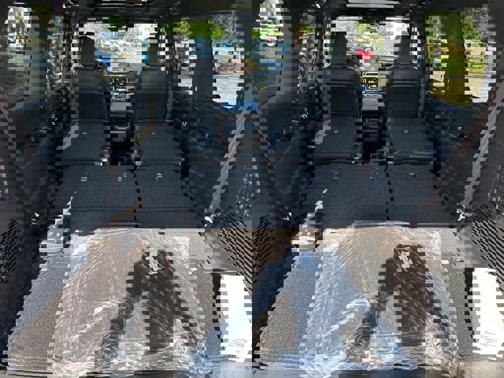 New 2025 Nissan Armada Platinum Reserve image 25