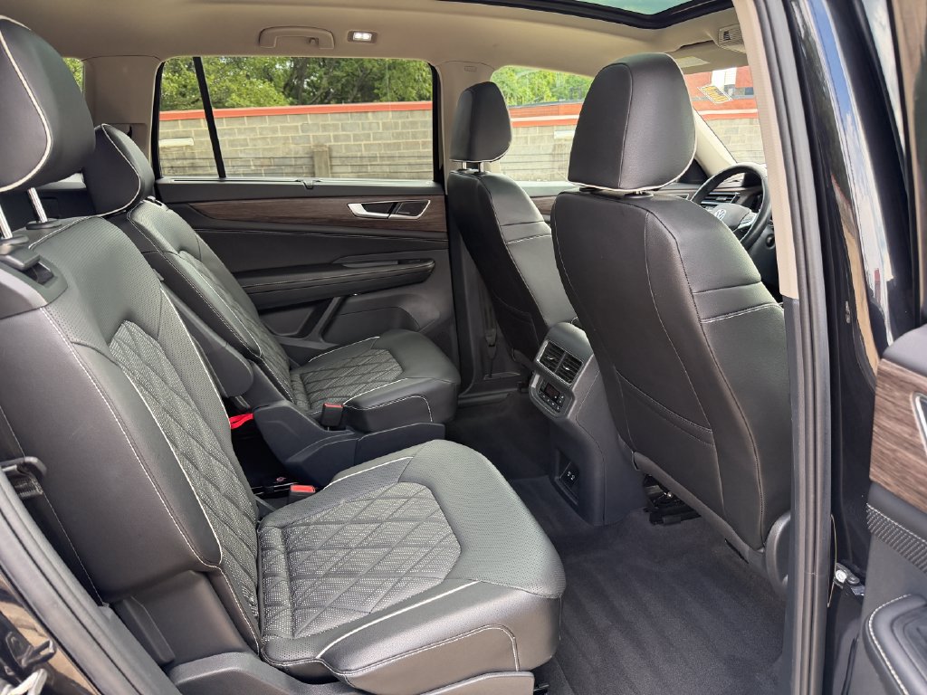 Certified 2024 Volkswagen Atlas SEL Premium R-Line AWD/4WD image 27