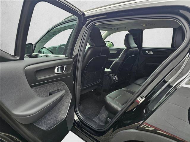 Used 2025 Volvo XC40 B5 Plus AWD/4WD image 13