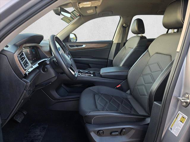 Used 2024 Volkswagen Atlas SE AWD/4WD image 13