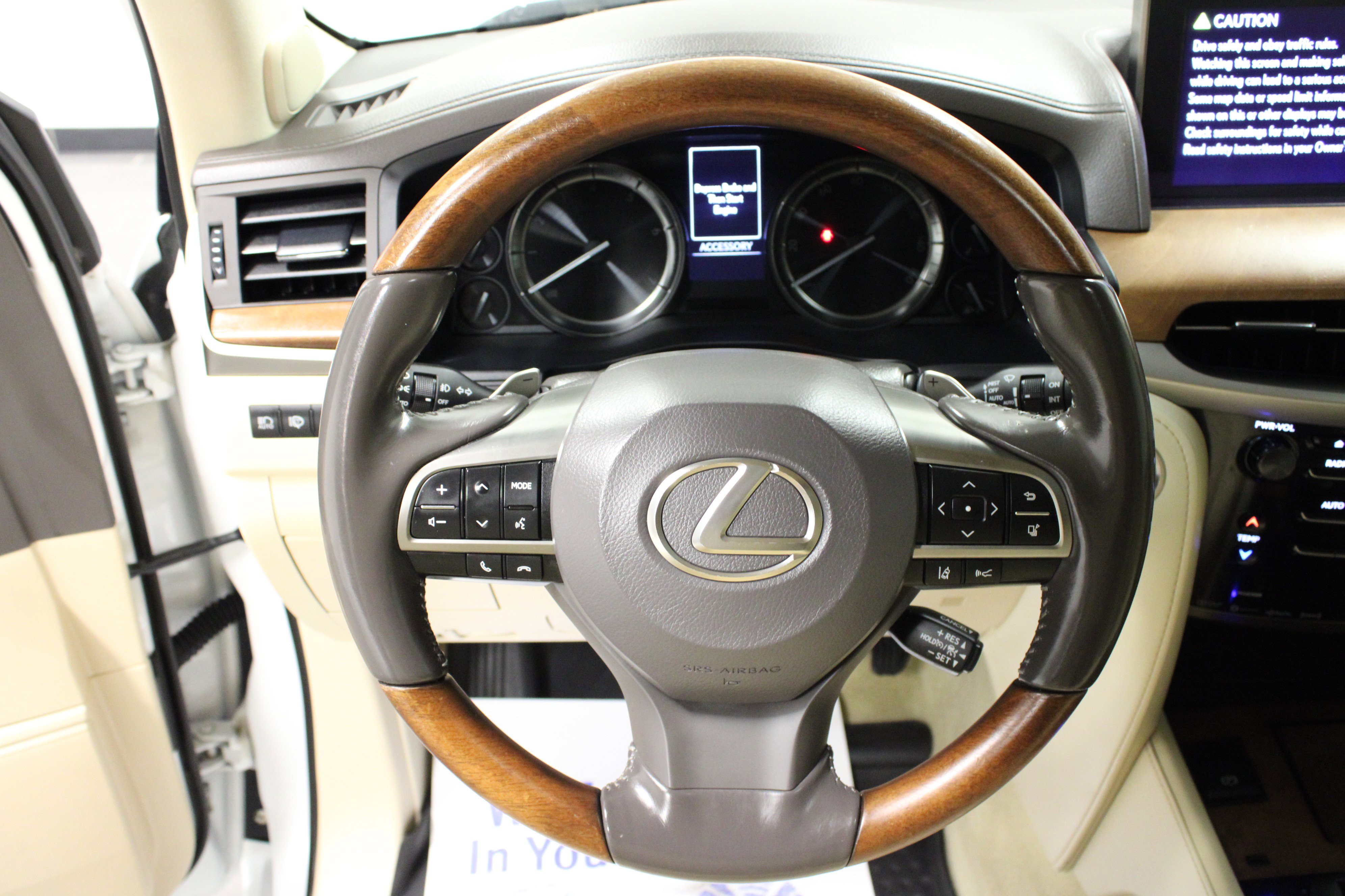 Used 2019 Lexus LX 570 4WD w/ Luxury Package image 17