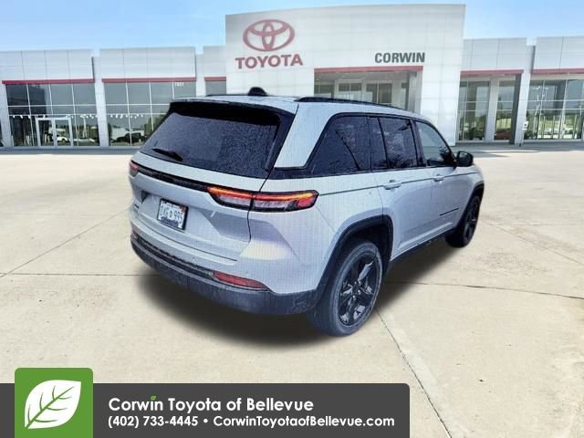 Used 2023 Jeep Grand Cherokee Altitude image 8