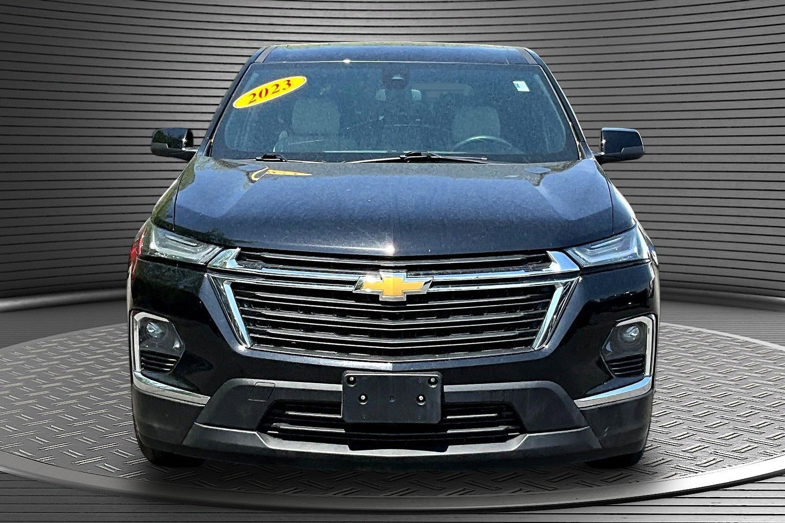 Used 2023 Chevrolet Traverse LS AWD/4WD image 2