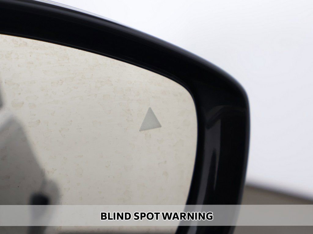 Used 2023 Chrysler Pacifica Limited image 6