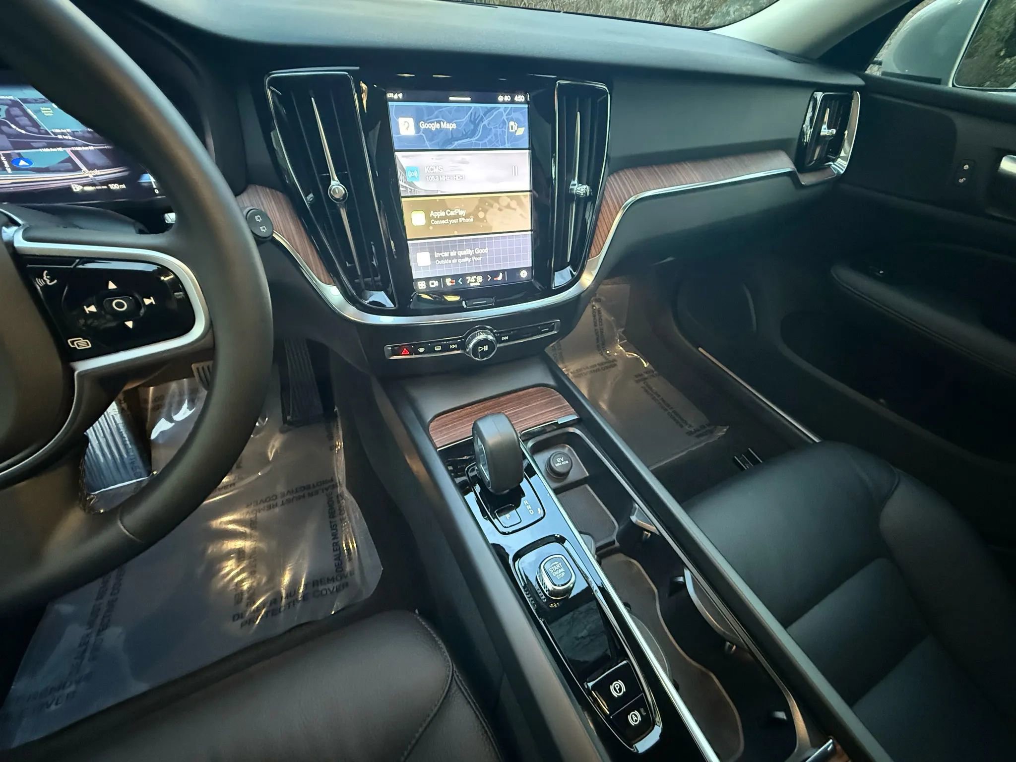 Used 2025 Volvo V60 B5 Cross Country Plus image 19