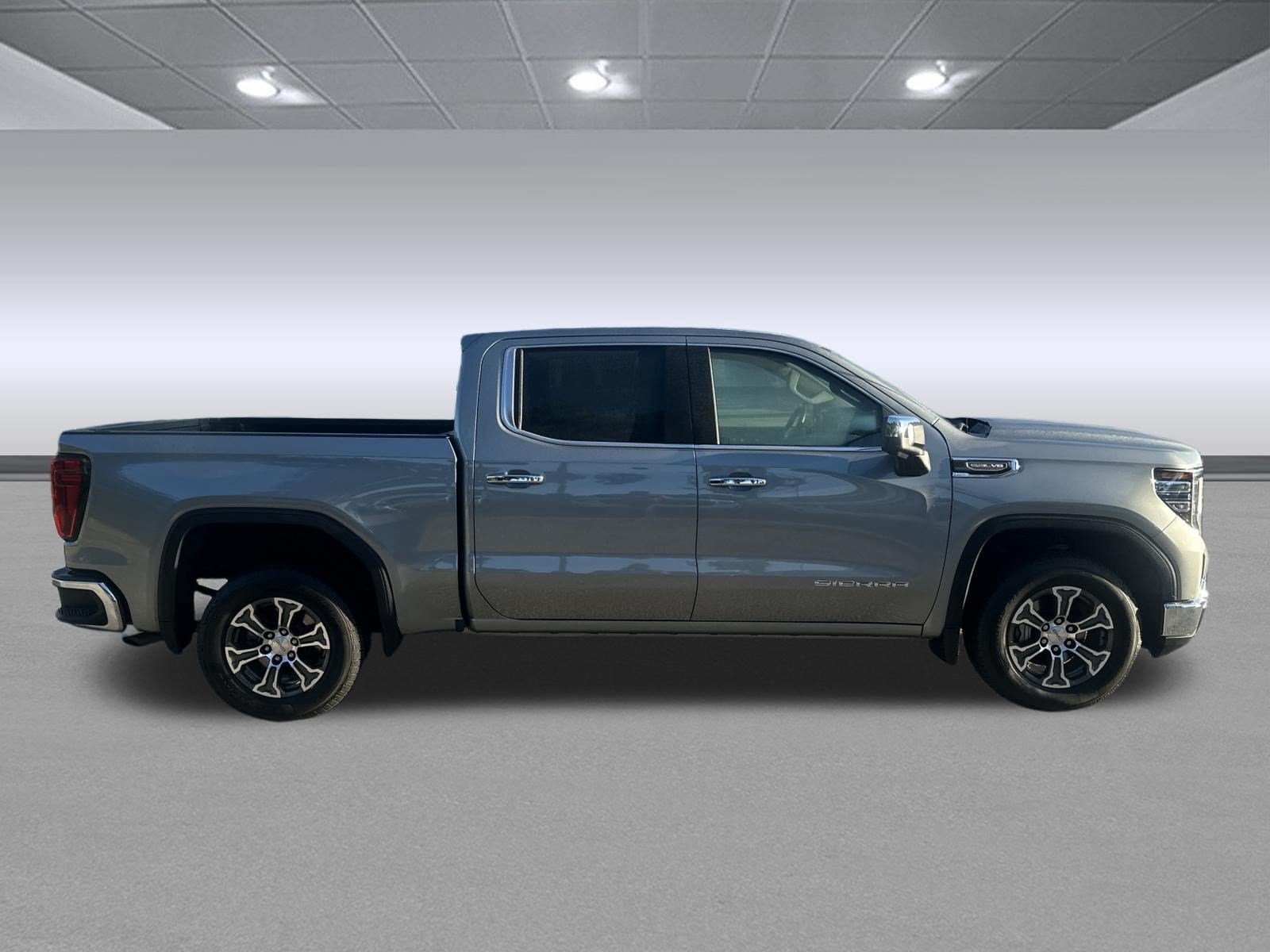 Used 2025 GMC Sierra 1500 SLT RWD image 2