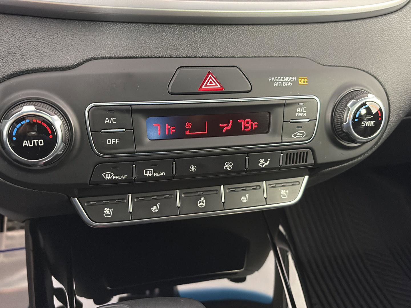 Used 2019 Kia Sorento SX image 32