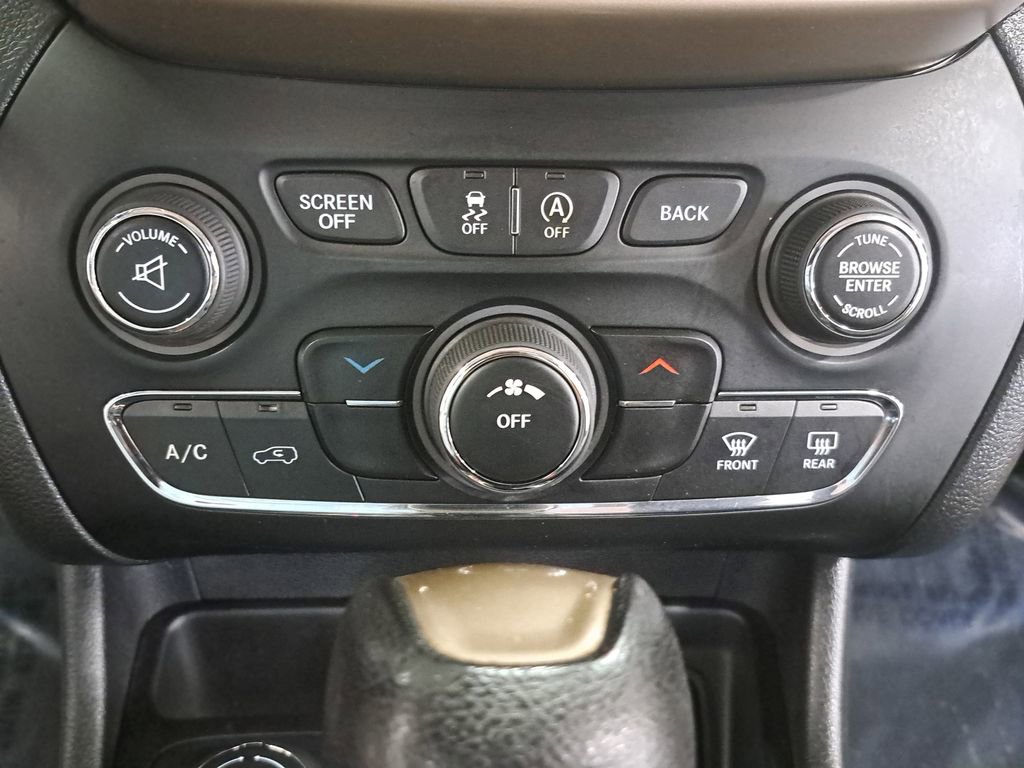 Used 2016 Jeep Cherokee Latitude w/ Cold Weather Group AWD/4WD image 22