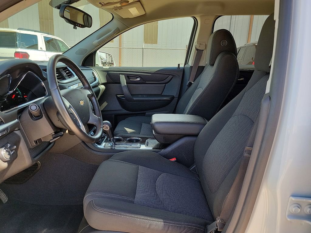 Used 2017 Chevrolet Traverse LT w/ Style and Technology Package FWD image 19