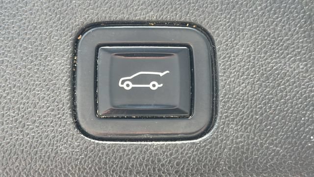 Used 2021 Chevrolet Suburban RST AWD/4WD image 34
