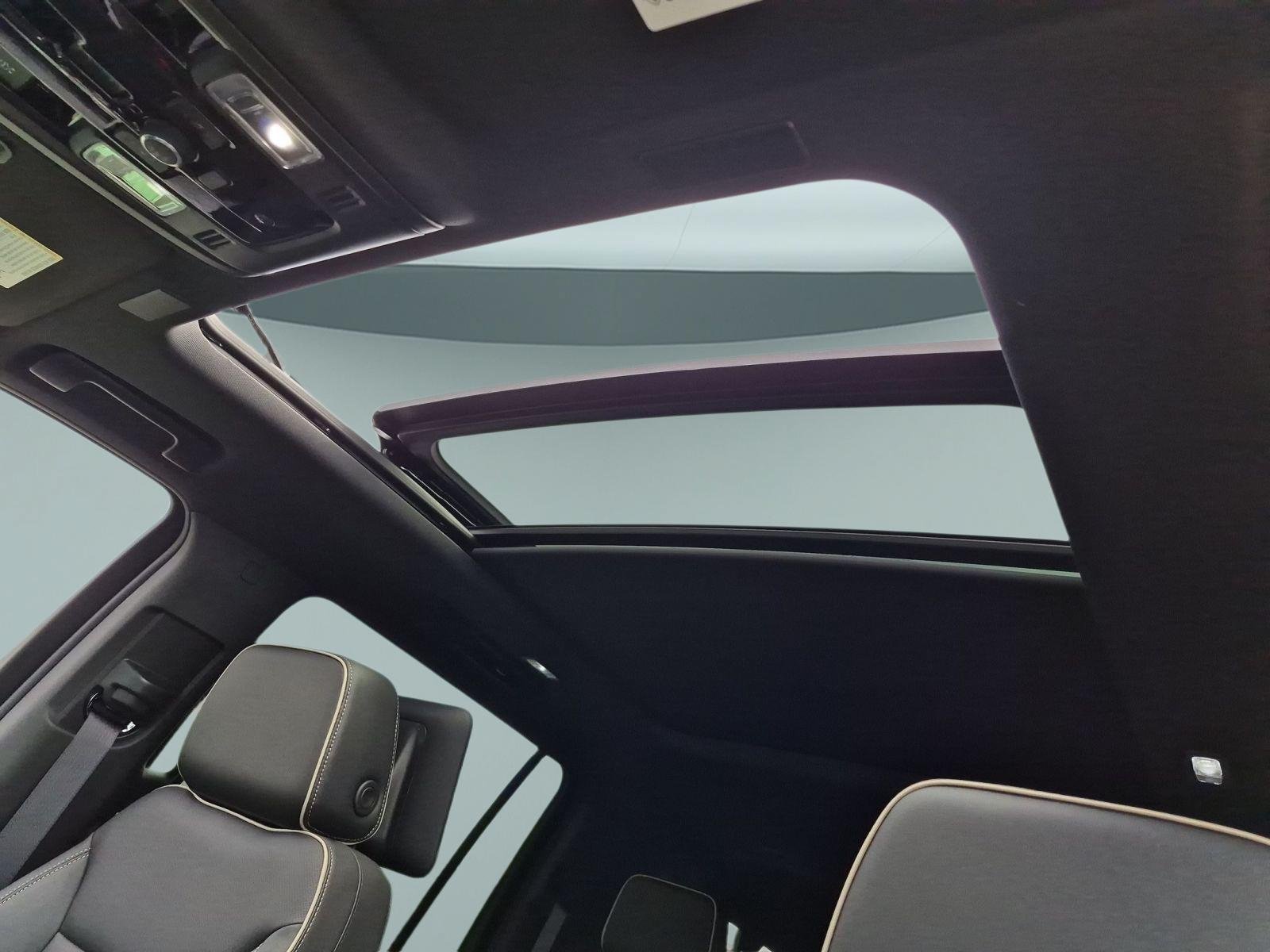 New 2026 GMC Yukon XL Elevation w/ Elevation Premium Package RWD image 17