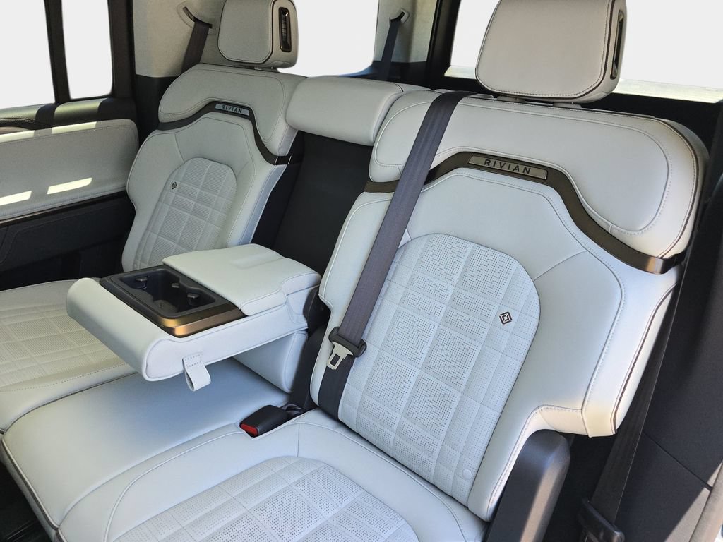 Used 2025 Rivian R1S Premium AWD/4WD image 18
