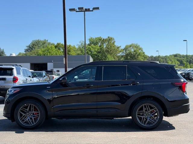 Used 2025 Ford Explorer ST-Line w/ ST-Line Street Pack AWD/4WD image 46